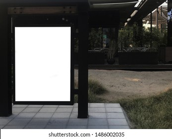 Outdoor Digital Signage Ideal During Night Time For Mock Up Advertisement