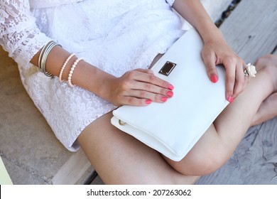 Outdoor Fashion Young Woman Hold White Clutch With Pink Manicure