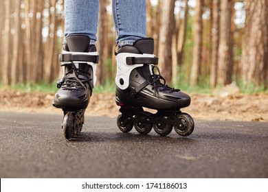 Black and white pictures skate Images, Stock Photos & Vectors ...