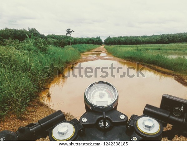 Outdoor Nature Transport Transportation Roads\
Transportation Green Adventure Water Bike Car Driving Speed Road\
Motorcycle Motor Highway Mountain Moving Watching Motorcycle Summer\
Sky Traffic