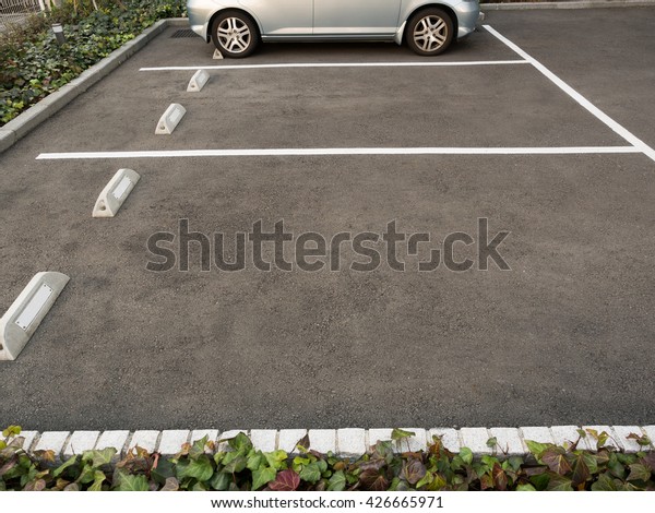 Outdoor\
parking