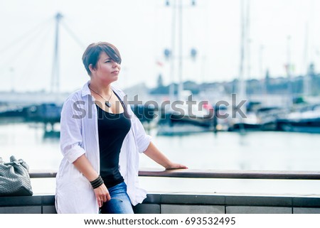 outdoor portrait of young happy lady on city background, casual lifestyle image