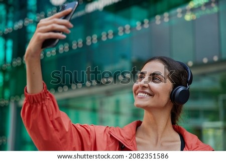 Similar – Brünette Frau, die mit einem Handy einen Fluss fotografiert.