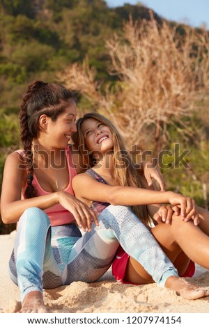 lesbians sitting on faces Old granny sex picture