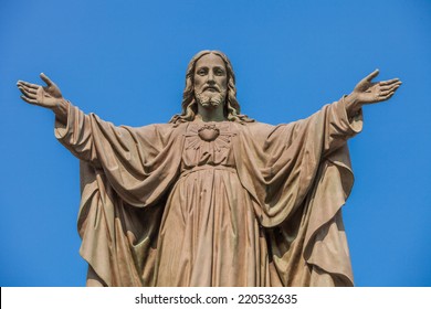 Outdoor Statue of Jesus with Open Arms