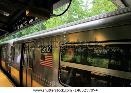 Similar – Foto Bild Der Zug hielt in der New Yorker U-Bahn-Station.