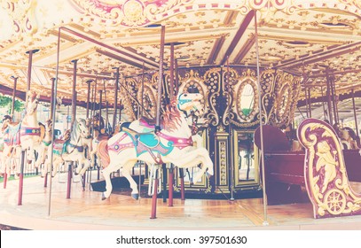 Outdoor Vintage Style Golden Flying Horse Carousel