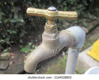 Outdoor Water Faucet To Give Water To The Garden