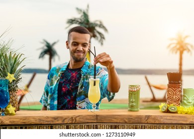 outdors bartender job on the beach bar