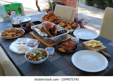 Outside Christmas Dinner Table Display