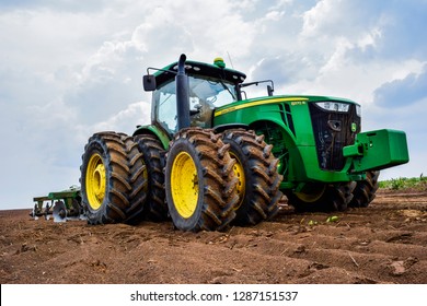 John Deere Tractor Images Stock Photos Vectors Shutterstock