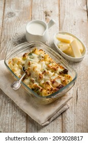 oven cauliflower with chese and. cream sauce