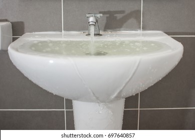 Overflowing water from the washbasin