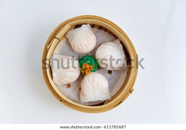 Overhead view of tradition Chinese prawn\
dumplings placed in a bamboo\
steamer