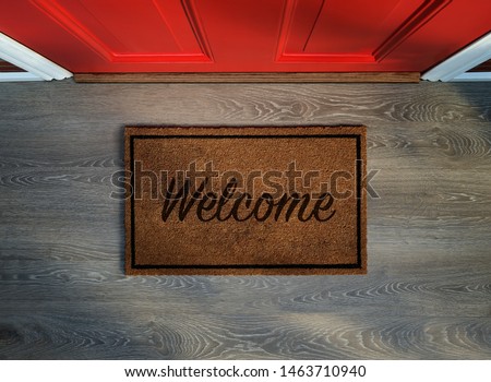 Overhead view of welcome mat outside inviting front door of house Foto d'archivio © 