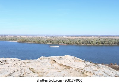 Overlooking the Mississippi river at Illinois from a cliff in Hannibal, Missouri