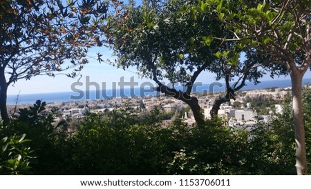 Similar – Panorama von Barcelona mit Büschen im Vordergrund und Sagrada Familia