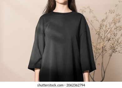 Oversized t-shirt, black realistic design