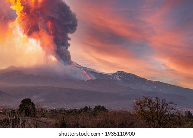 overview of the Etna volcano during the eruption of 16 February 2020 - Powered by Shutterstock