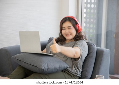 Overweight Female (Plus Size Asian Model , Big Woman , Fat Person) Smiling Happy Positive Thinking Lifestyle Concept. Enjoy With Shopping Online Social Marketing, Computer Smartphone Using. Thumps Up