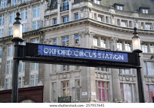 Oxford Circus\
Station