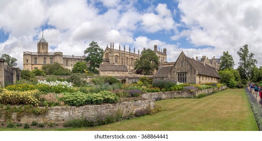 OXFORD, ENGLAND - CIRCA JULY 2015: Oxford University Campus