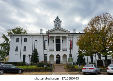 Oxford, MS / USA -11 10 2015:  Oxford Downtown Building In Autumn