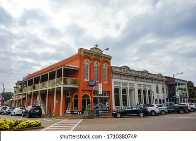 Oxford, MS / USA -11 10 2015:  Oxford Downtown Building In Autumn