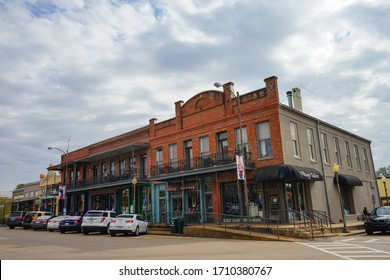 Oxford, MS / USA -11 10 2015:  Oxford Downtown Building In Autumn