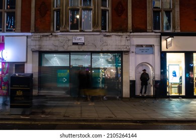 OXFORD STREET, LONDON, ENGLAND- 14 November 2021: Closed Shopfront On Oxford Street At Night