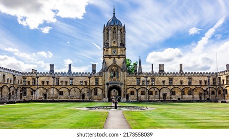 Oxford, UK - 05 10 2022: Tom Quad At Oxford University In A Sunny Day