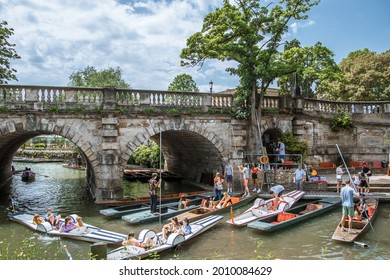 Oxford, UK - June2, 2021: Magdalen  bridge, River Cherwell and Oxford punting
