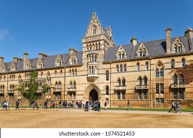 OXFORD,UK - AUGUST 17,2019 : Students and families at the Christ Church College in the University of Oxford