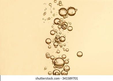 Oxygen bubbles in a champagne glass