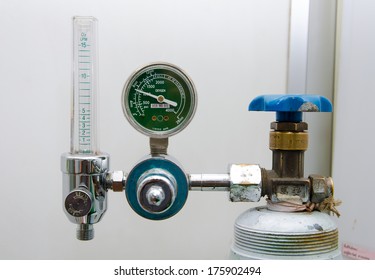 Oxygen Tank Regulator Gauges Stock Photo 175902494 | Shutterstock