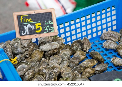Oyster of Marenes size number 5 ("Fine numero 5" in French) in local market