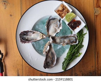 Oysters With A Classic Mignonette Sauce