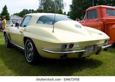 corvette rear view