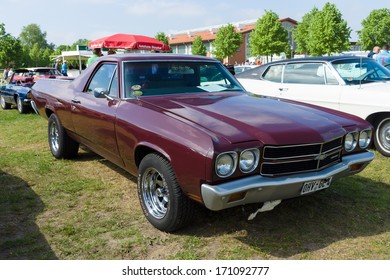 gmc sprint images stock photos vectors shutterstock https www shutterstock com image photo paaren im glien germany may 19 171092777