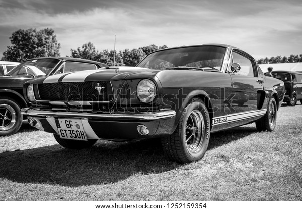 PAAREN IM GLIEN, GERMANY - MAY\
19, 2018: Pony car Shelby Cobra GT350, (high-performance version of\
the Ford Mustang). Black and white. Die Oldtimer Show\
2018.