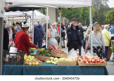 Pacific Grove, California, USA. Monday, ‎August ‎30, ‎2021. People Looking At Produce For Sale At A Farmer's Market.