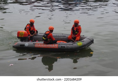 Padang, West Sumatera, Indonesia - November 21 2021 : The Team Of Basarnas Or Badan Sar Nasional 