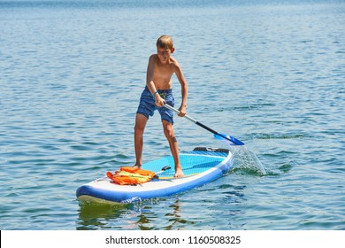 2,193 Paddle Board Family Images, Stock Photos & Vectors | Shutterstock