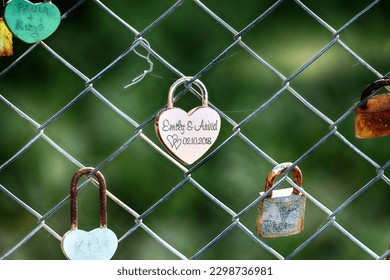 Love lock - Wikipedia