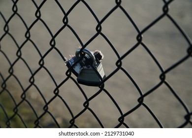 5,008 Chain link fence lock Images, Stock Photos & Vectors | Shutterstock