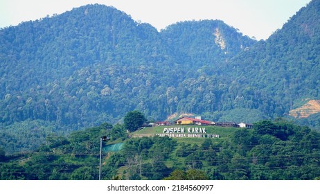 Pahang, Malaysia - 31 July 2022: Close Up Image Signboard At PUSPEN KARAK At The Top Of Green Mountain. It Is A Drug Rehabilitation Center.