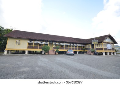 Pahang, Malaysia - JAN 25,2016: King Abu Bakar Old Palace At Pekan, Pahang. Built  In 1929. This Palace Built By Solid Wood. Now This Old Palace Transfer To Royal Rest House.  