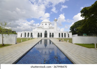 Pahang, Malaysia - JAN 25,2016: King Abu Bakar Royal Mosque At Pekan, Pahang.Now This Royal Mosque Transfer To Royal Museum. Located At Royal City Of Pekan,Pahang. This Royal Museum Is Open For Public