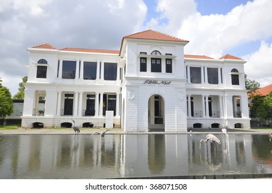 Pahang, Malaysia - JAN 25,2016: King Abu Bakar Royal Museum. Located At Royal City Of Pekan,Pahang. Previously This Moseum Is King Abu Bakar Palace.  This Royal Museum Is Open For Public. 