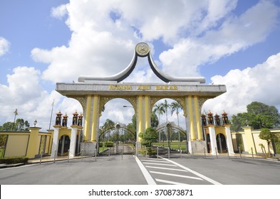 Pahang, Malaysia - JAN 25,2016: Main Gate Of King Ahmad Shah Palace In Pekan, Pahang, Malaysia. 